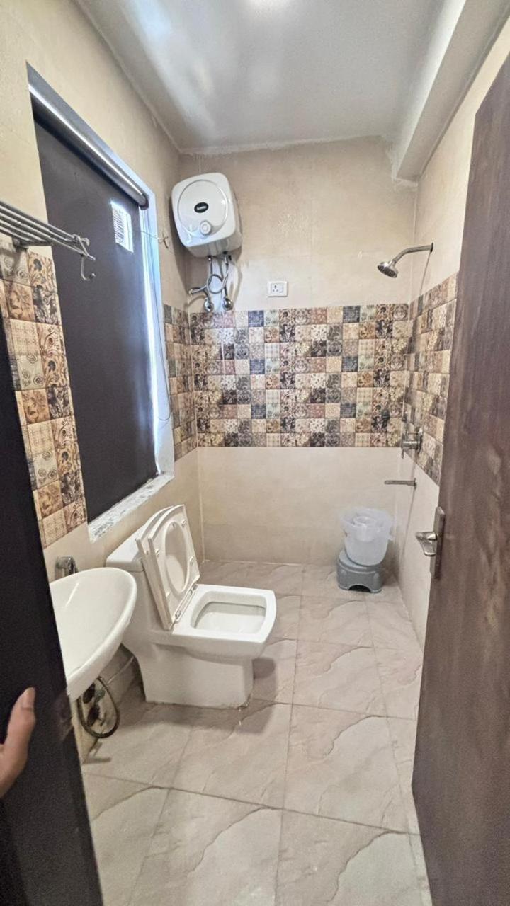 Blu Lagoon Residency Guest house New Delhi